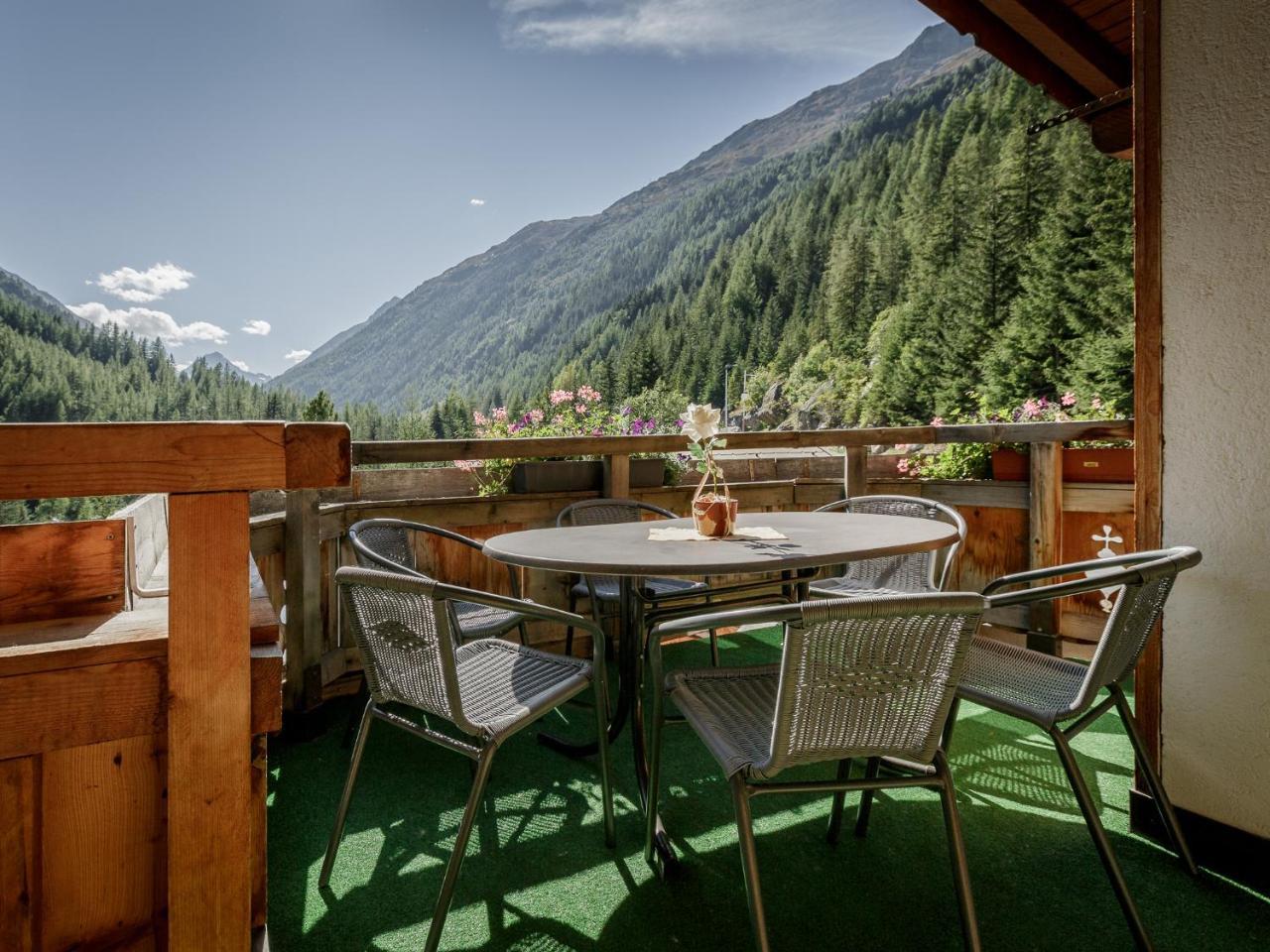 Apart Gentiana Solden Bagian luar foto